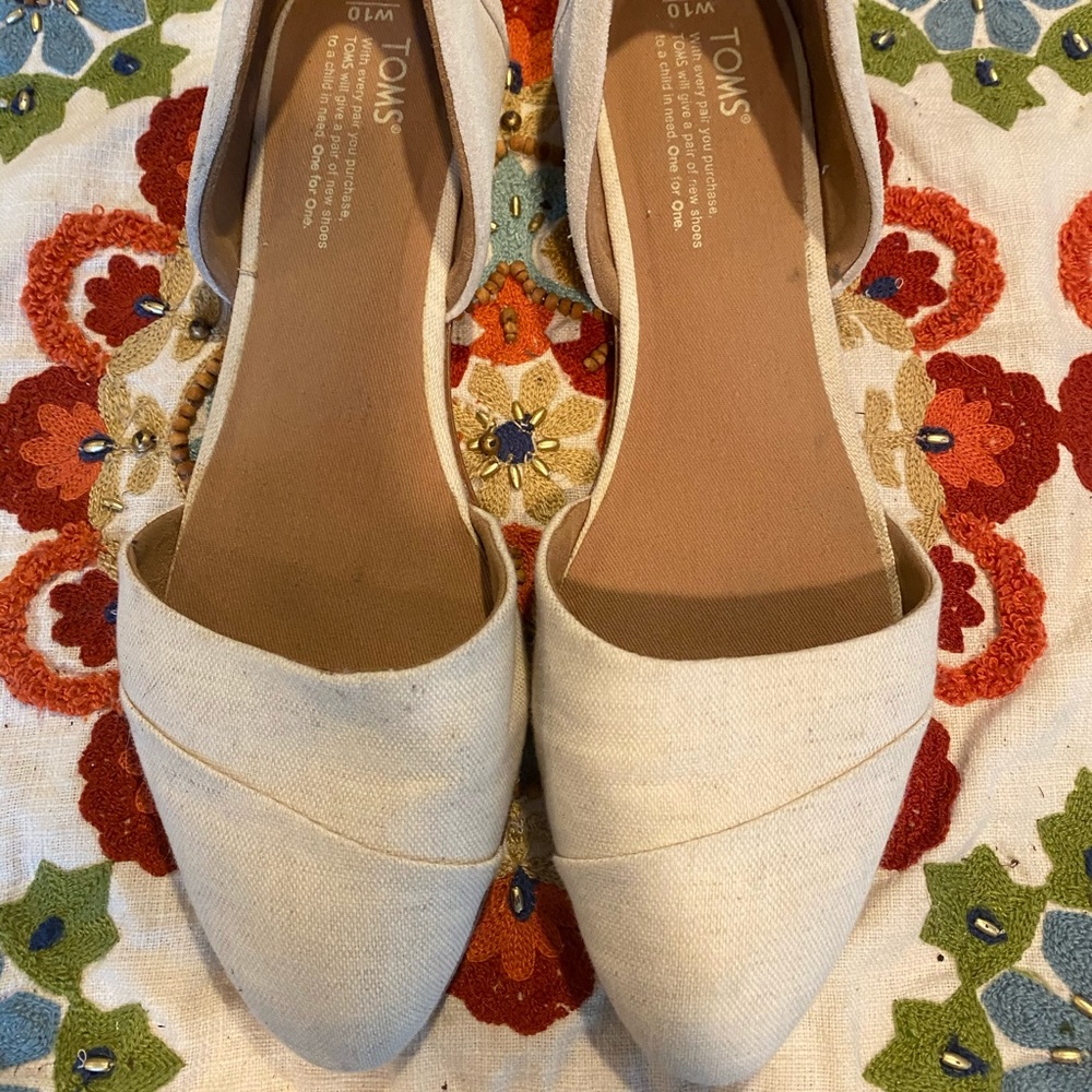 Tom’s flats size 10